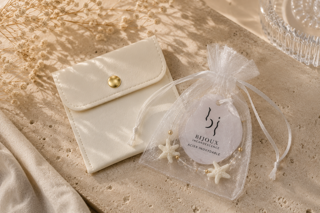Packaging parfumé Bijoux Incandescence – unboxing bijoux en acier inoxydable avec fragrance signature