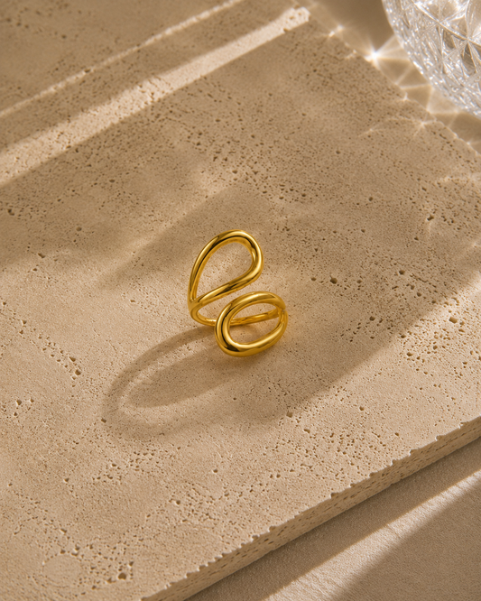Bague double goutte ouverte dorée en acier inoxydable – design minimaliste ajustable, deux gouttes entrelacées – Bijoux Incandescence