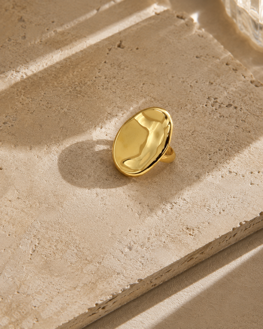 Bague Galet dorée en acier inoxydable – design lisse et arrondi, taille ajustable – Bijoux Incandescence