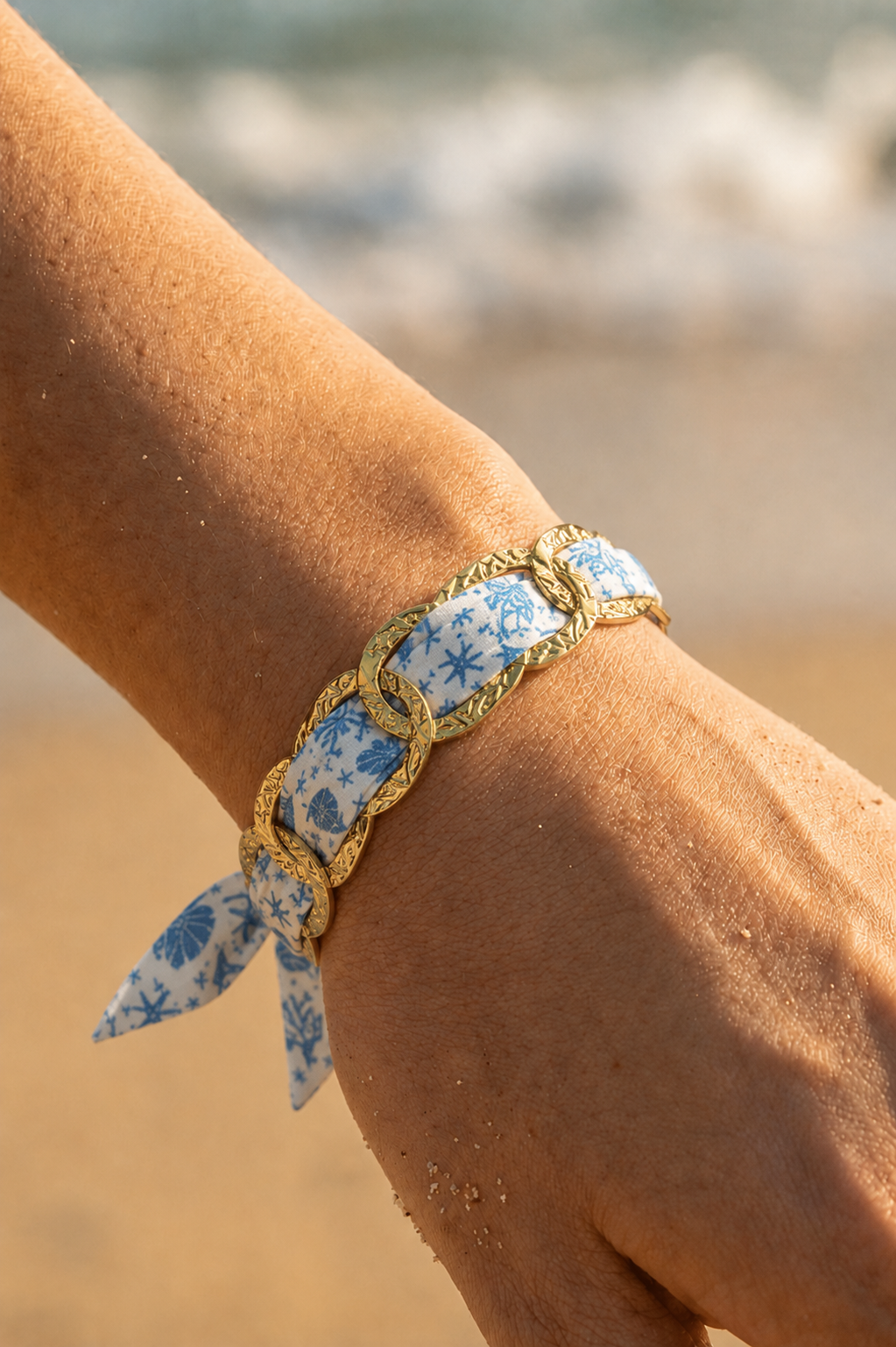 bracelet-jonc-maille-doree-foulard-bleu-motifs-marins-coraux-etoiles-mer-acier-inoxydable-bijoux-incandescence