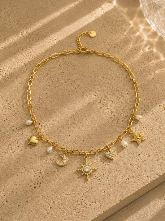 Collier charms étoile filante doré – chaîne paperclip avec lune croissant strass, étoile polaire strass, cœurs dorés et perles d'eau douce nacrées – Bijoux Incandescence